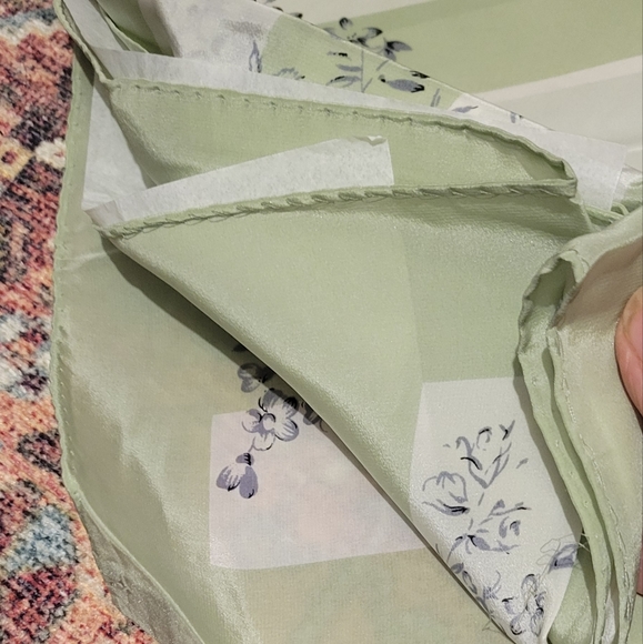 Honey Vintage Silk scarf 28 " sq - Picture 3 of 8